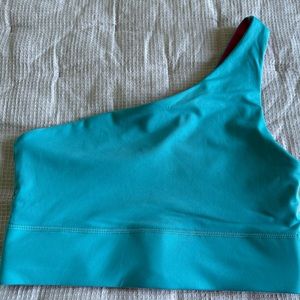 Reversible one shoulder sports bra